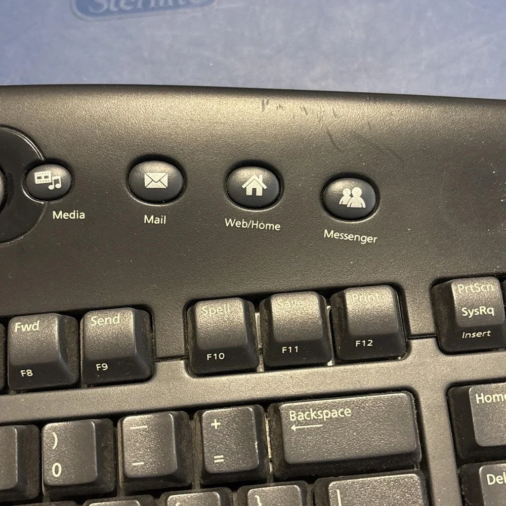 Microsoft Wireless Multimedia Keyboard 1.1 Model 1014 (Keyboard Only)